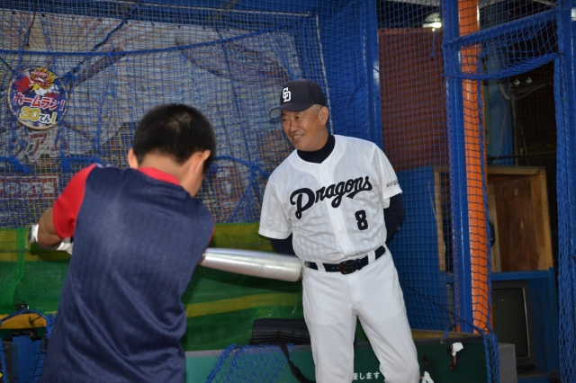 元・中日ドラゴンズ内野手でロッテの打撃コーチも務めた田野倉利男が町田・相模原で開く野球教室。プロの指導で打撃技術を伝授します!